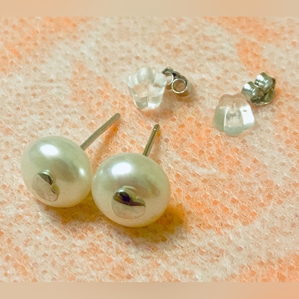 Elegant Pearl Stud Earrings with Silver Heart ❤️ - Picture 3 of 6